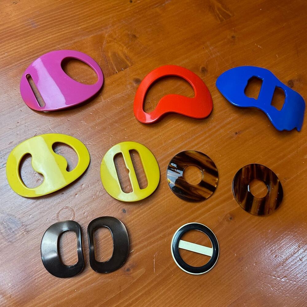 Lot of 8 Vintage Colorful Plastic Belt Buckles